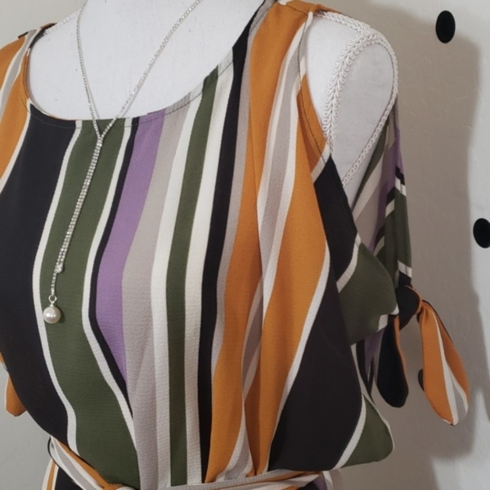 Cold Shoulder Olive Multi Top - Picture 4 of 4
